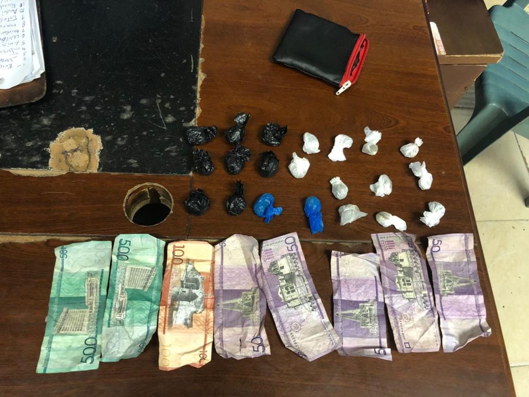 Apresan a hombre con presunta marihuana y desmantelan dos puntos de drogas