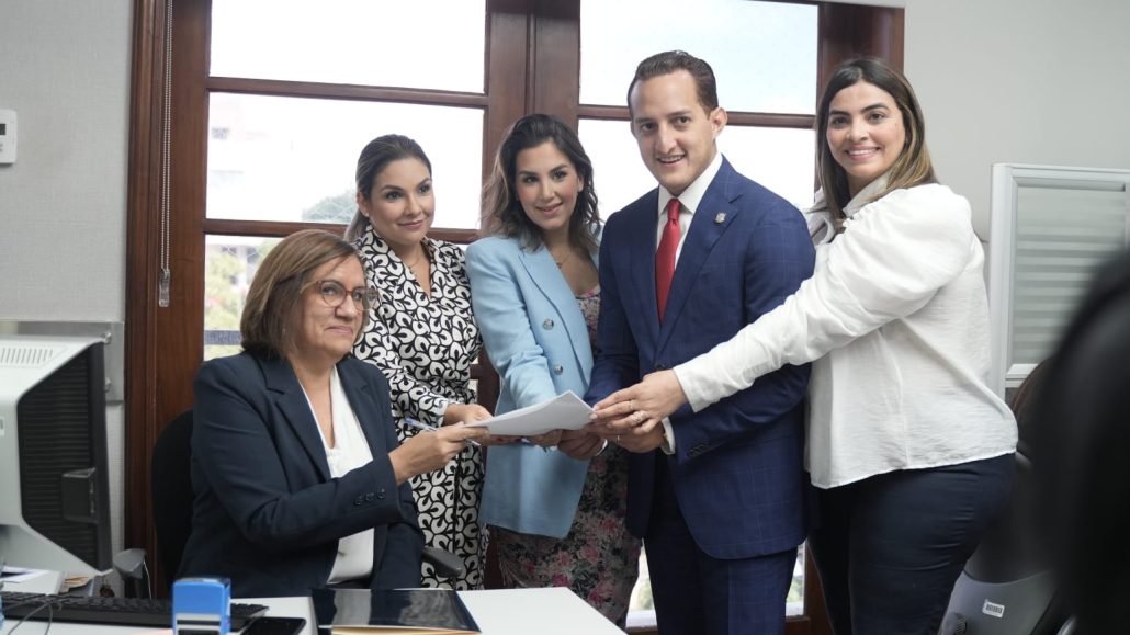 Diputado Ángel Estévez somete proyecto de ley para crear Bancos de Sangre en todo el país