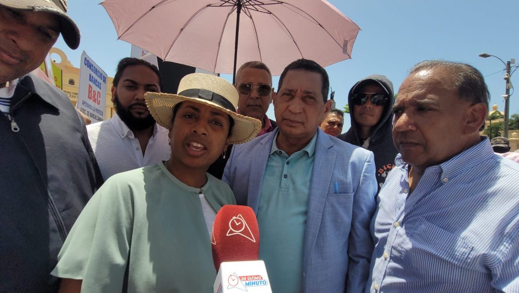 Miembros Asociación de Bancas de Lotería piden destitución del ministro de Hacienda