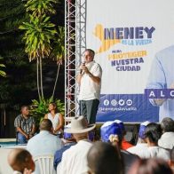 Neney Cabrera comparte propuesta con líderes comunitarios y dirigentes del DN