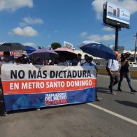 Empleados del Metro marchan al Palacio Nacional en demanda de prestaciones laborales
