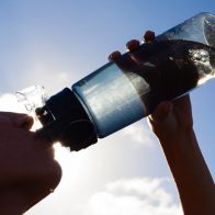 Salud Pública exhorta beber suficientes líquidos para combatir ola de calor que afecta el país