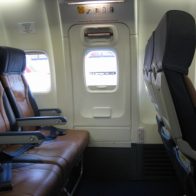 Un surcoreano trató de abrir la puerta del avión en pleno vuelo