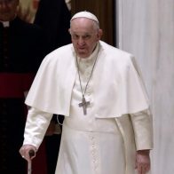 El papa regresa al Vaticano tras someterse a un control médico programado en el hospital