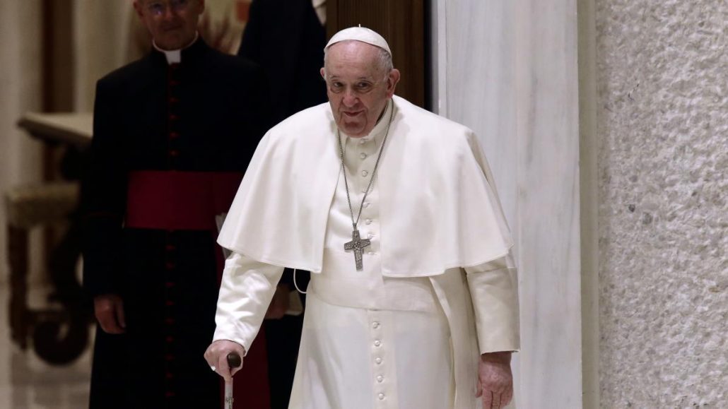 El papa regresa al Vaticano tras someterse a un control médico programado en el hospital