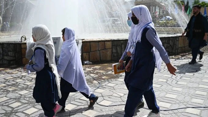 Al menos 82 niñas son envenenadas en dos colegios en el norte de Afganistán