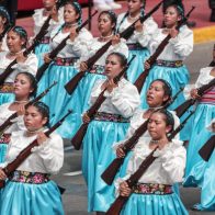 Entre protestas, peruanos admiran desfile cívico militar por su independencia