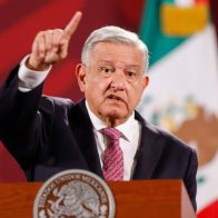 Presidente de México promete justicia por la niña que murió en elevador de hospital