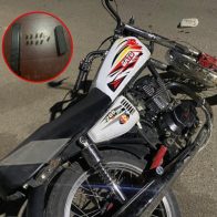 Encapuchados abandonan motocicleta y dos cargadores de pistola durante persecución en Villa Vásquez