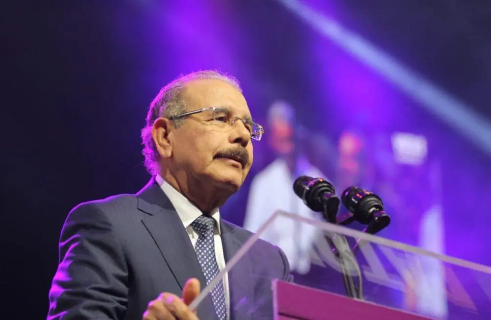 PRM califica de "maniobra fraudulenta" aparición de Danilo Medina en su padrón; acusa a oposición