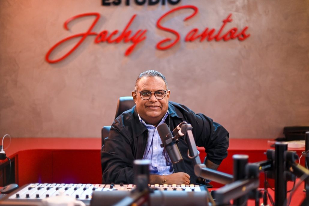 Don Santi recibe nominación en Premios Micrófono de Oro 2023