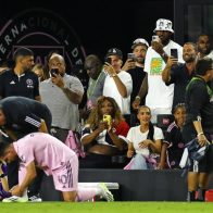 De LeBron James a Kim Kardashian: los famosos en el debut de Messi