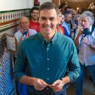 Sánchez pide una participación electoral "histórica" en España