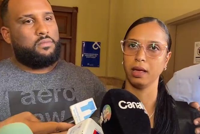 Familiares del niño Donelly Martínez exigen a la fiscalía incluir a otros policías en el caso