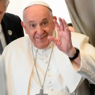 El papa viaja a Fátima para implorar la paz en Ucrania