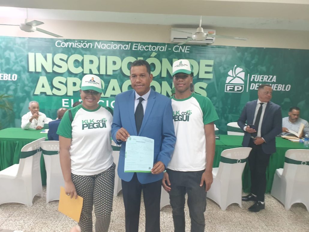 Ramón Rodríguez "Pegui" inscribe precandidatura a diputado en FP por circunscripción 1 del DN