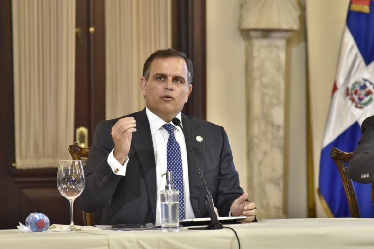 Ministro de Hacienda: Gasto de capital del Gobierno aumentó un 31 % durante el primer semestre