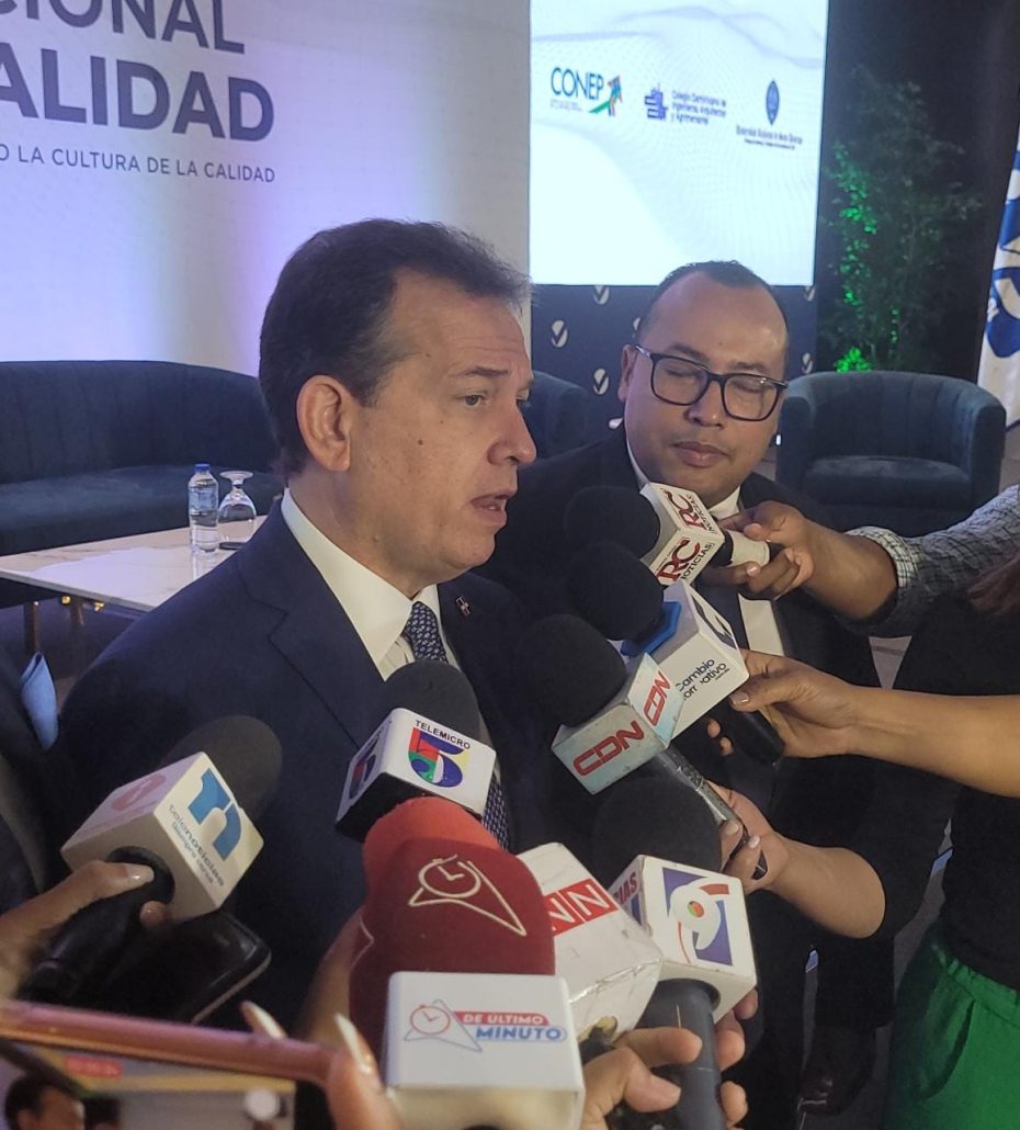 Ito Bisonó dice oposición no tienen “fórmula novedosa” para volver a gobernar