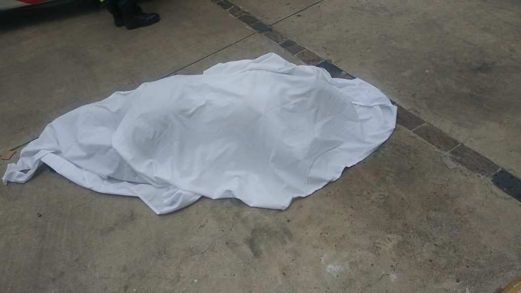 Hombre muere al lanzarse del séptimo piso de un Penthouse en Santiago