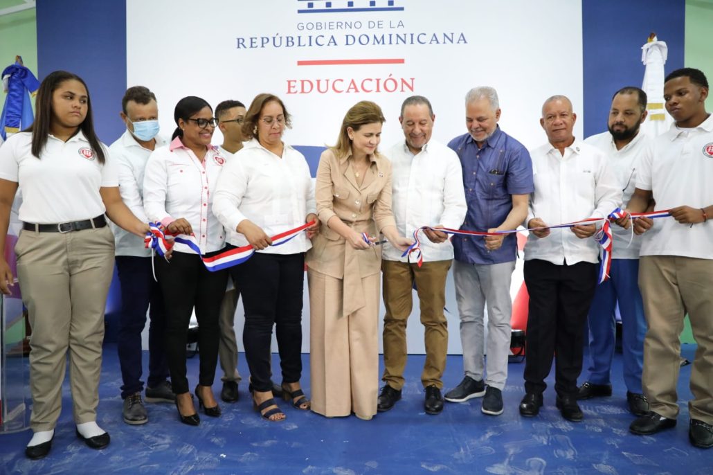 En San Cristóbal, Gobierno entrega nuevo liceo en favor de más de 200 estudiantes