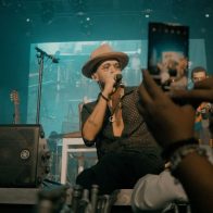 Zeo Muñoz se reencontró con sus fanáticos en un concierto acústico