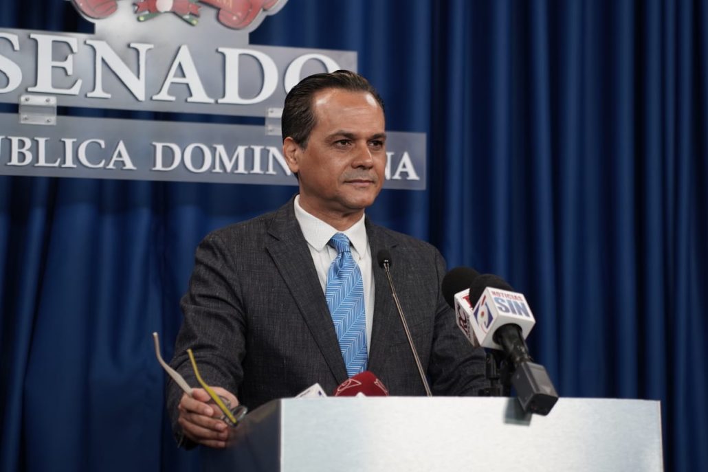 Iván Silva denuncia 29 bancos son cómplices de presunto delito financiero de Estado