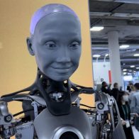 El robot Ameca: "Los humanos no deberían tener miedo de las inteligencias artificiales"