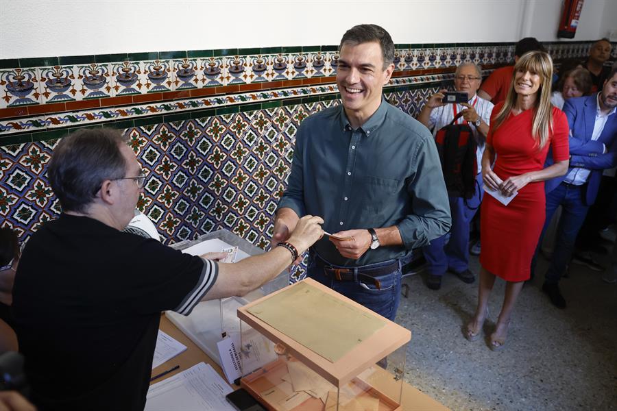 Abren los centros de votación para las elecciones generales en España
