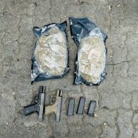 Ocupan marihuana y dos pistolas en Puerto de Haina