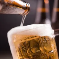 Estudio revela una sola bebida alcohólica al día puede elevar la tensión arterial