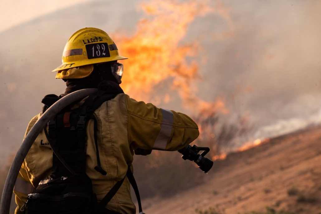 Bombera muere durante extinción de uno de los 923 incendios de Canadá