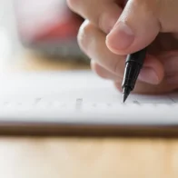 Detenida una adolescente por escribir insultos a Mahoma en un examen