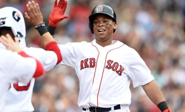 Devers batea el jonrón 23, un doble y empuja victoria de los Medias Rojas