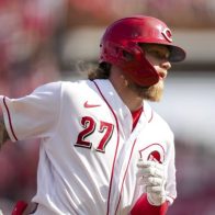 Los Rojos logran tres jonrones en la sexta para ganar a Arizona
