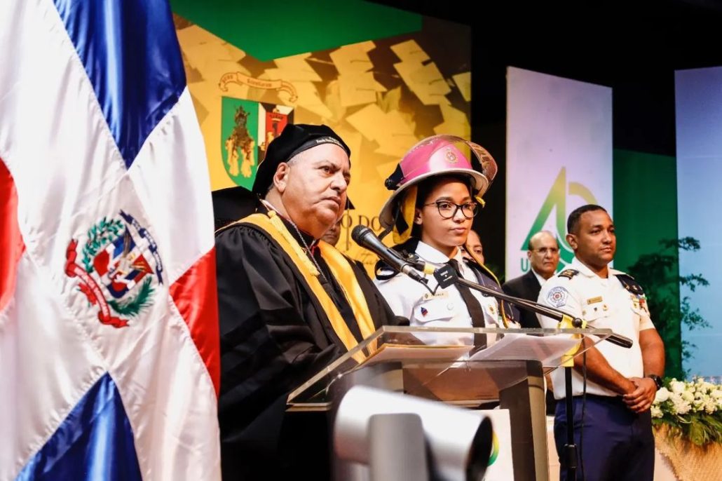 Universidad Católica otorga beca estudiantil a Mariah Valera