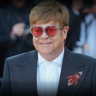 Elton John está de vuelta en su casa de Francia tras pasar la noche ingresado por una caída