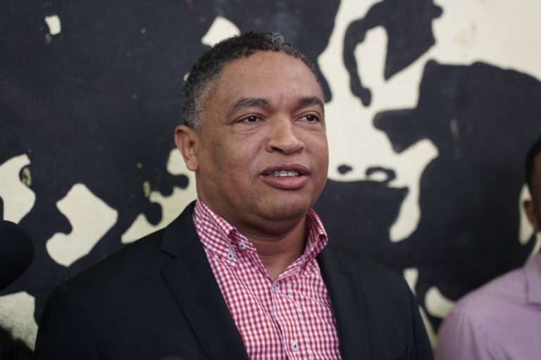 Luis Abinader está dando sus "últimos aletazos", dice Yván Lorenzo
