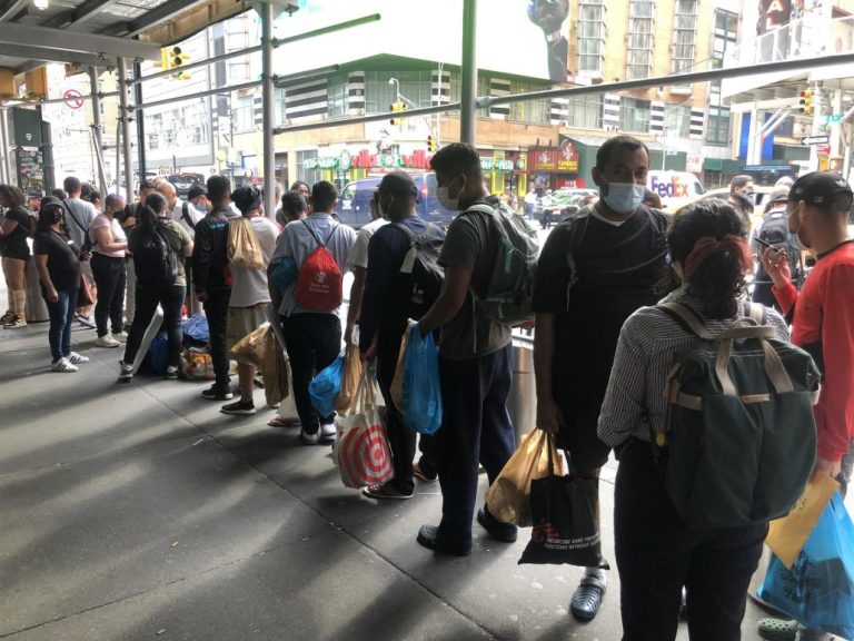 MIgrantes en Nueva York | Noticias de hoy en De Último Minuto