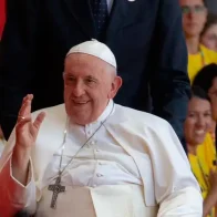 El papa dice que la Iglesia está abierta a todos, también a los homosexuales