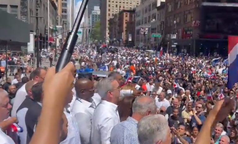 Parada dominicana en NY | Noticias de hoy en De Último Minuto