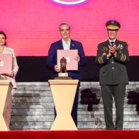 Abinader y vicepresidenta Peña encabezan acto 76 aniversario del Primer Regimiento Dominicano Guardia Presidencial