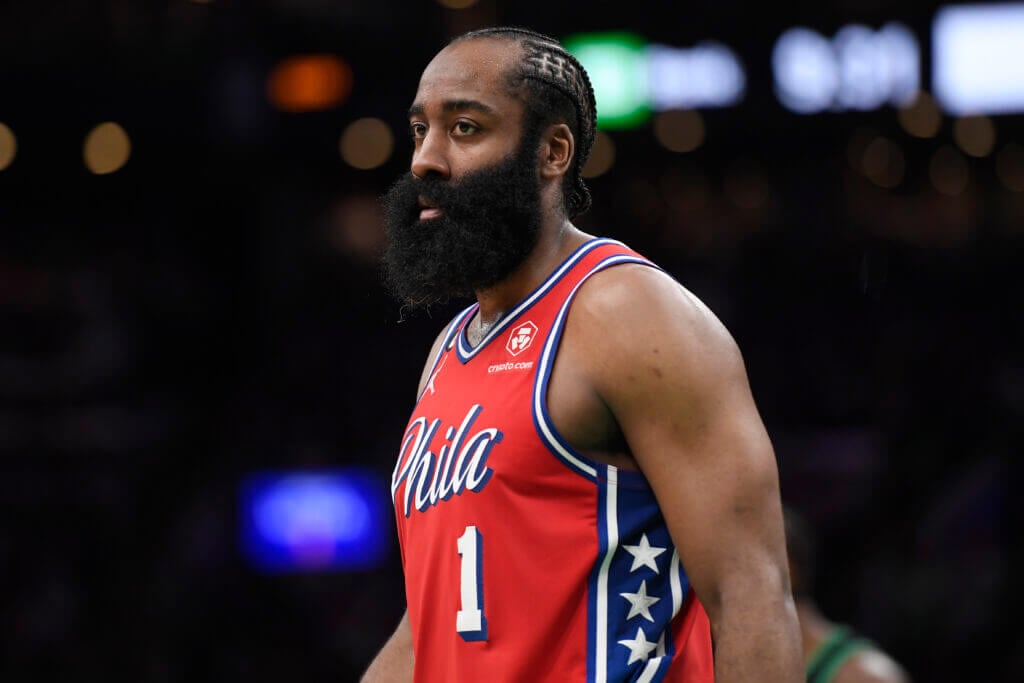 NBA multa a Harden con 100.000 dólares tras llamar "mentiroso" al presidente de Sixers
