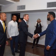 Presidente de Guyana, Mohamed Irfaan Ali, arribó al país; canciller Álvarez lo recibe