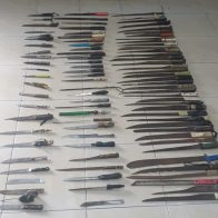 Ocupan armas blancas y de fuego y porciones de presunta droga en Línea Noroeste