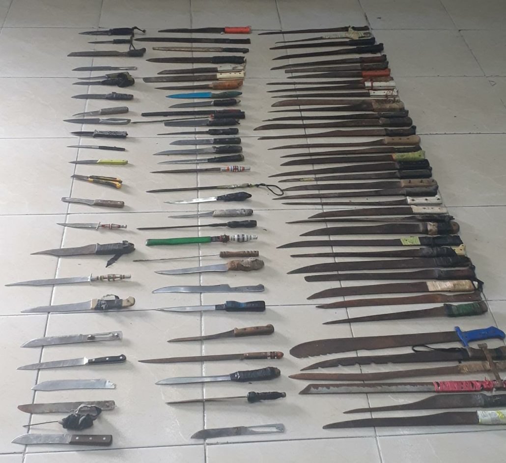 Ocupan armas blancas y de fuego y porciones de presunta droga en Línea Noroeste