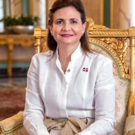 Helicóptero en que viajaba vicepresidenta aterriza por precaución