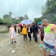 Alcaldesa Mejía supervisa saturación del suelo en Los Guandules por lluvias de Franklin