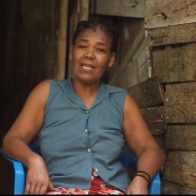 Mujer que vive en estado de precariedad pide ayuda para poder vivir en óptimas condiciones