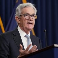 Powell: La Fed mantendrá los tipos altos pero abre una puerta a pausar las subidas