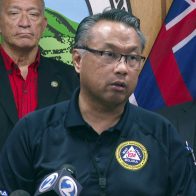 Dimite el responsable de emergencias de Maui tras recibir críticas por incendios